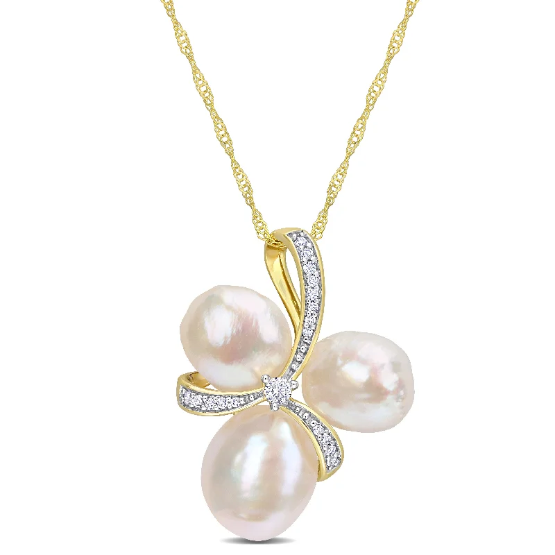 Mimi & Max 8-9.5mm Cultured Freshwater Pearl and 1/10ct TDW Diamond Bow Pendant with Chain in 14k Yellow Gold